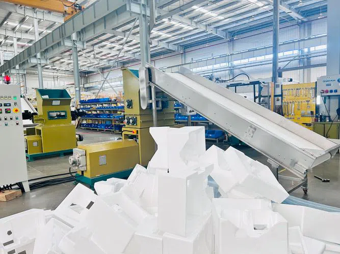 Poliuretano (PU) é um novo material químico altamente versátil, reconhecido pela sua excecional flexibilidade de design estrutural e ampla gama de desempenho.